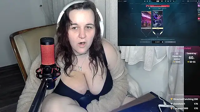 Snapshot of Lia-Bloom chatting on 12.24.24 Lia-Bloom online show from 12.24.24