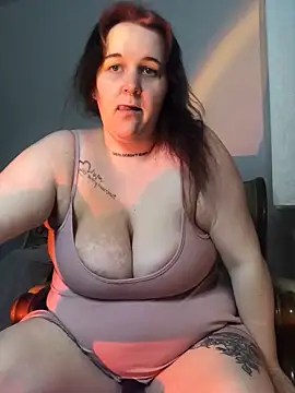 Snapshot of Lia-Bloom chatting on 02.23.25 Lia-Bloom online show from 02.23.25