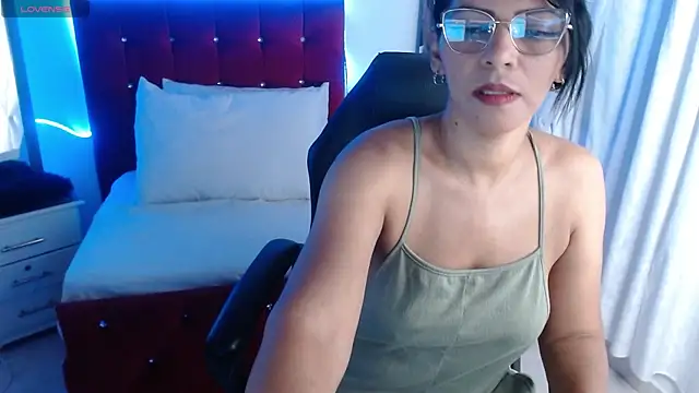 Wanda Milf online show from 10.21.25