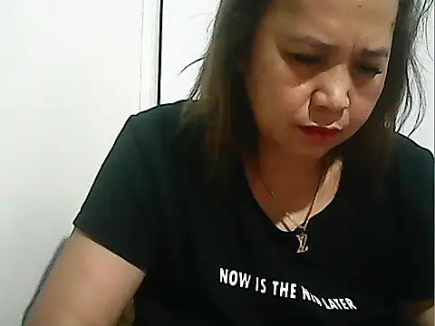 Snapshot of Lhadycarolyn chatting on 11.29.25 Lhadycarolyn online show from 11.29.25