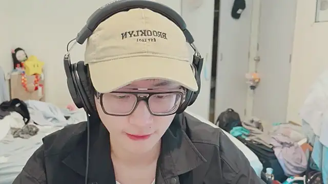 romeoisme   online show from 01.30.25