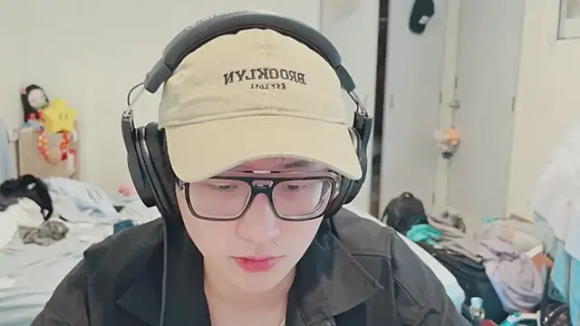 romeoisme   online show from 01.30.25