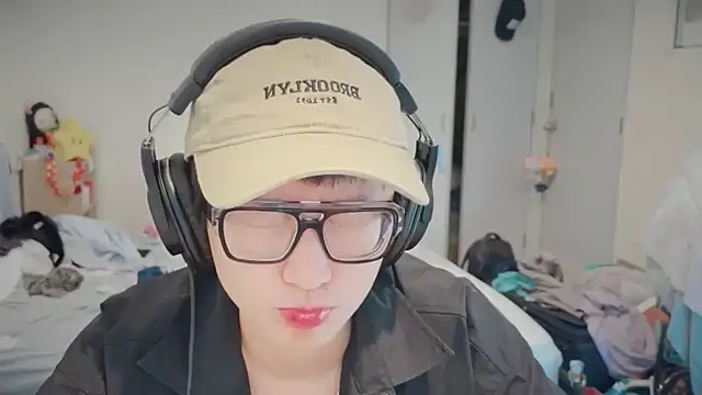 romeoisme   online show from 03.19.25