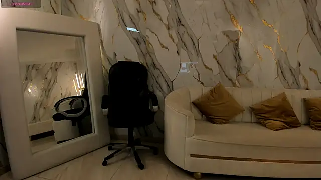 Snapshot of JadeEvansX chatting on 11.25.25 JadeEvansX online show from 11.25.25