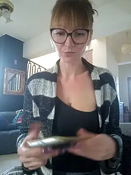 Snapshot of MissMialicious chatting on 02.28.25 MissMialicious online show from 02.28.25