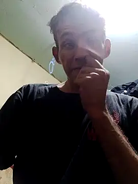 Snapshot of MarsWood chatting on 10.10.25 MarsWood online show from 10.10.25