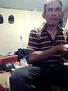 Snapshot of MarsWood chatting on 10.14.25 MarsWood online show from 10.14.25