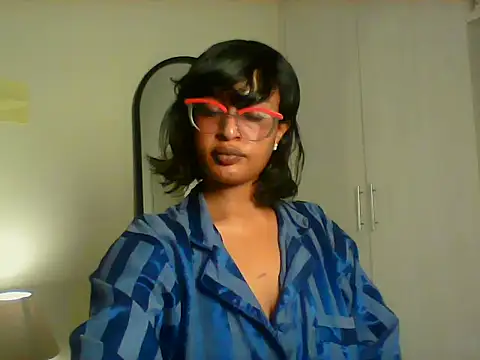 Snapshot of lina_pretti chatting on 09.11.25 lina pretti online show from 09.11.25