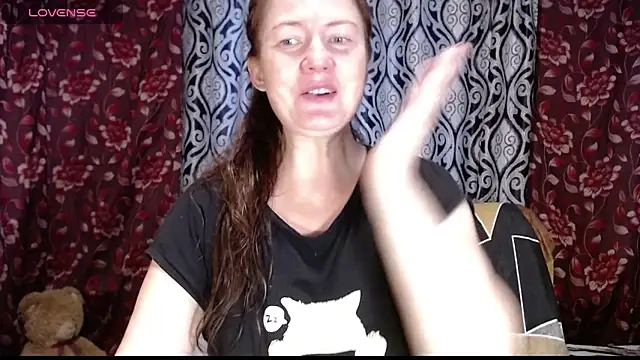 Snapshot of EmilyDoth chatting on 09.13.25 EmilyDoth online show from 09.13.25