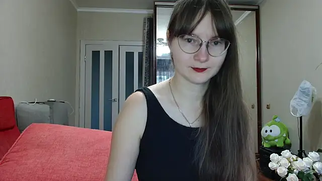 Snapshot of KiraGoldens chatting on 10.27.25 KiraGoldens online show from 10.27.25