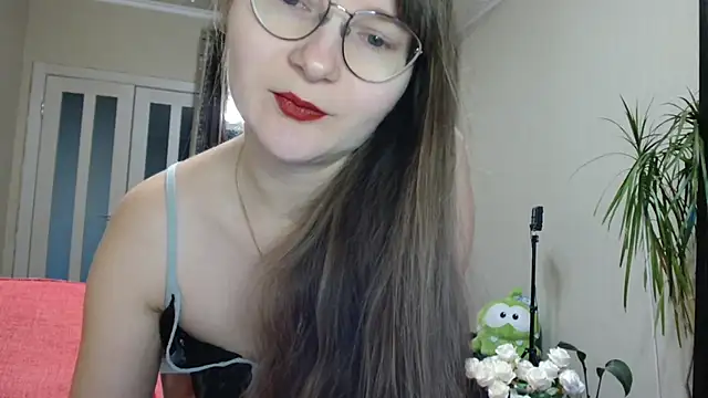 Snapshot of KiraGoldens chatting on 11.04.25 KiraGoldens online show from 11.04.25