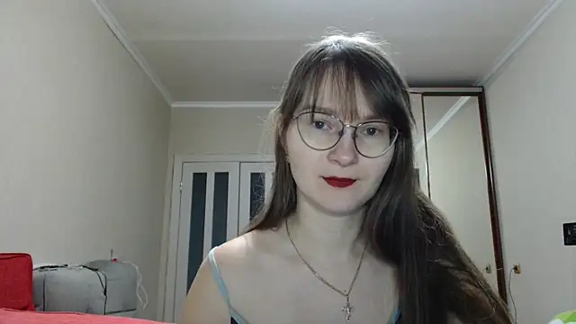 Snapshot of KiraGoldens chatting on 11.22.25 KiraGoldens online show from 11.22.25