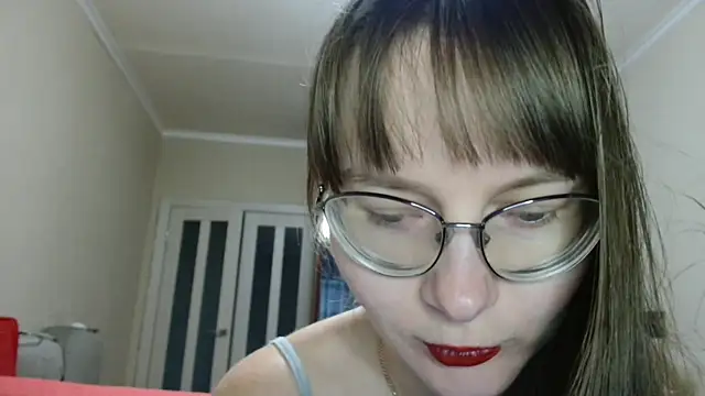 Snapshot of KiraGoldens chatting on 11.27.25 KiraGoldens online show from 11.27.25