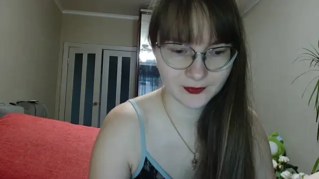 Snapshot of KiraGoldens chatting on 12.17.25 KiraGoldens online show from 12.17.25