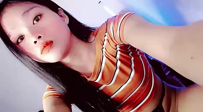 Snapshot of amomentoflust69 chatting on 01.18.25 amomentoflust69 online show from 01.18.25