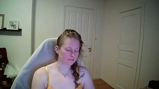 Girlnina-1995 online show from 03.09.26