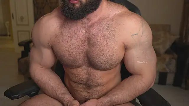 Snapshot of mike0xx chatting on 10.31.25 mike0xx online show from 10.31.25