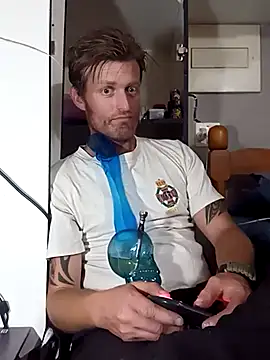 Snapshot of the-billy-blue chatting on 09.29.25 the-billy-blue online show from 09.29.25