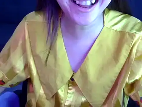 Snapshot of Bee_2k chatting on 10.25.25 Bee 2k online show from 10.25.25