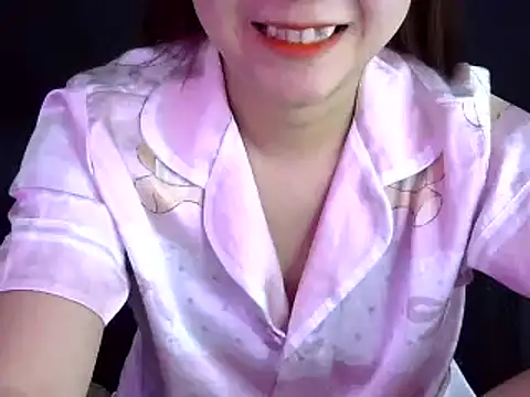 Snapshot of Bee_2k chatting on 11.02.25 Bee 2k online show from 11.02.25