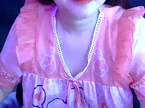 Snapshot of Bee_2k chatting on 11.07.25 Bee 2k online show from 11.07.25