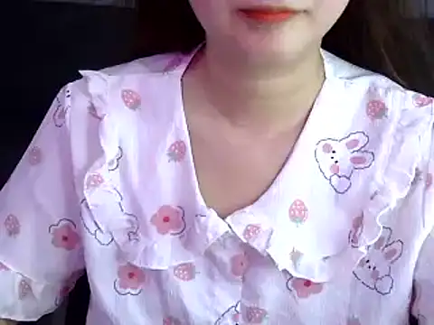 Snapshot of Bee_2k chatting on 11.11.25 Bee 2k online show from 11.11.25