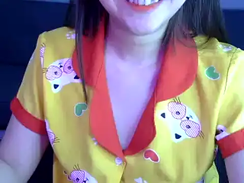 Snapshot of Bee_2k chatting on 11.12.25 Bee 2k online show from 11.12.25