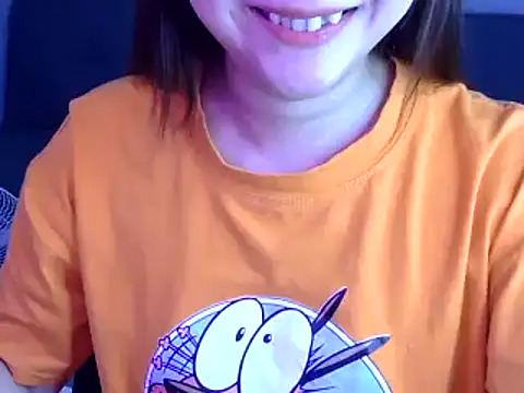 Snapshot of Bee_2k chatting on 11.24.25 Bee 2k online show from 11.24.25