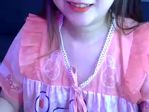 Snapshot of Bee_2k chatting on 12.05.25 Bee 2k online show from 12.05.25