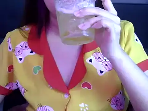 Snapshot of Bee_2k chatting on 01.16.26 Bee 2k online show from 01.16.26