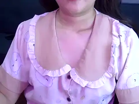 Snapshot of Bee_2k chatting on 03.04.26 Bee 2k online show from 03.04.26