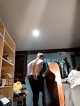 eatmeplease44 online show from 10.26.25