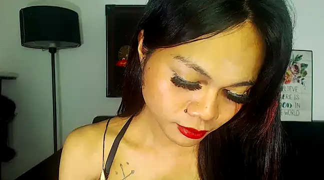 Snapshot of ELLIZABETHFORCUMXX chatting on 03.18.25 ELLIZABETHFORCUMXX online show from 03.18.25