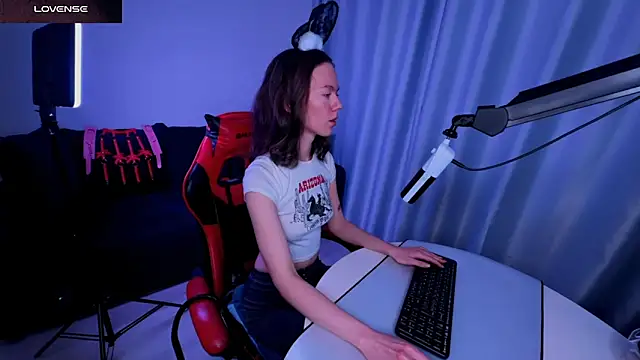 Snapshot of DivineBite chatting on 02.12.25 DivineBite online show from 02.12.25