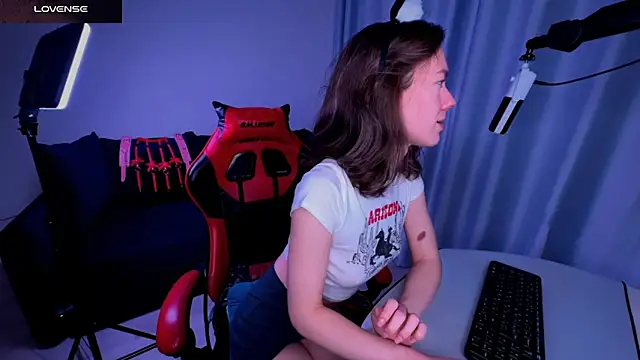 Snapshot of DivineBite chatting on 02.12.25 DivineBite online show from 02.12.25