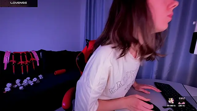 Snapshot of DivineBite chatting on 02.28.25 DivineBite online show from 02.28.25