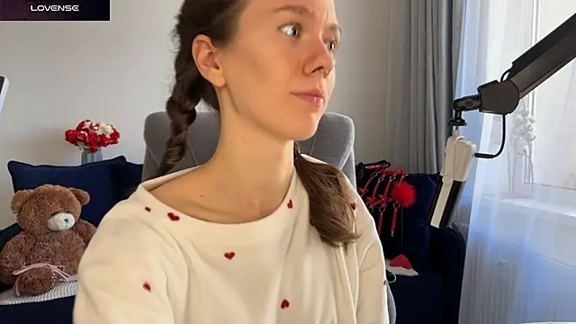 Snapshot of DivineBite chatting on 09.19.25 DivineBite online show from 09.19.25