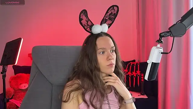 Snapshot of DivineBite chatting on 10.02.25 DivineBite online show from 10.02.25