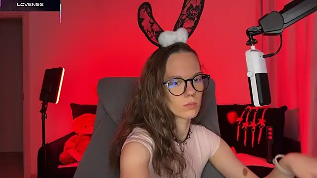 Snapshot of DivineBite chatting on 10.10.25 DivineBite online show from 10.10.25