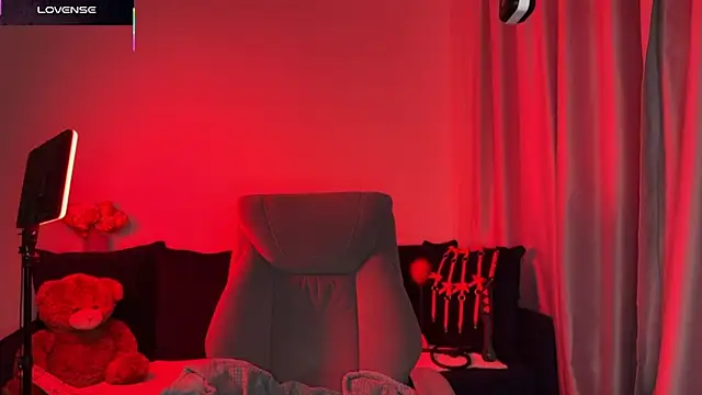 Snapshot of DivineBite chatting on 10.20.25 DivineBite online show from 10.20.25