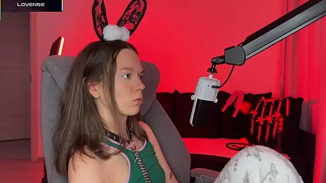 Snapshot of DivineBite chatting on 10.27.25 DivineBite online show from 10.27.25