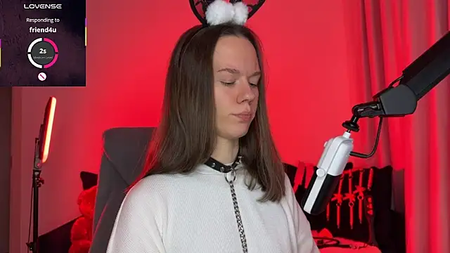 Snapshot of DivineBite chatting on 10.30.25 DivineBite online show from 10.30.25