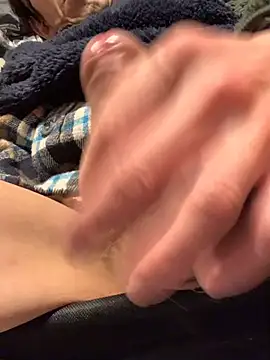 Snapshot of Senzuri_kun chatting on 12.21.24 Senzuri kun online show from 12.21.24