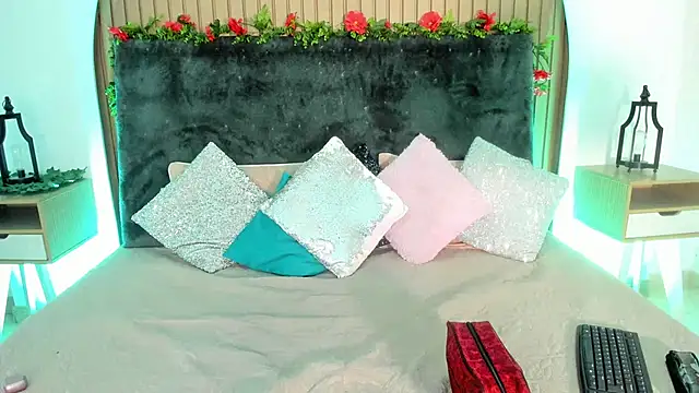 Snapshot of Karlagonzales_ chatting on 12.02.25 Karlagonzales online show from 12.02.25