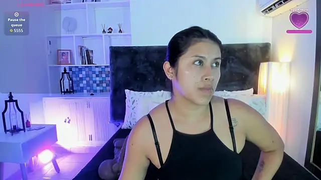 Snapshot of Karlagonzales_ chatting on 06.25.26 Karlagonzales online show from 06.25.26