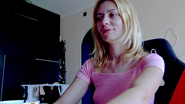 Snapshot of karo123421 chatting on 10.05.25 karo123421 online show from 10.05.25