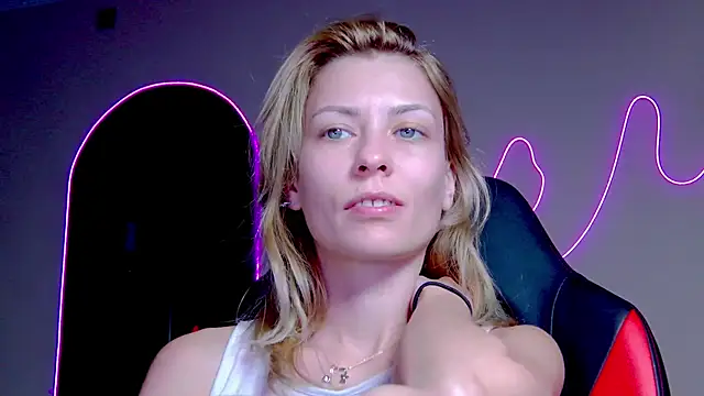 Snapshot of karo123421 chatting on 10.10.25 karo123421 online show from 10.10.25