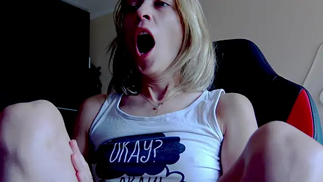 Snapshot of karo123421 chatting on 10.11.25 karo123421 online show from 10.11.25