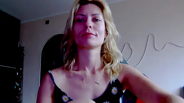 Snapshot of karo123421 chatting on 10.12.25 karo123421 online show from 10.12.25