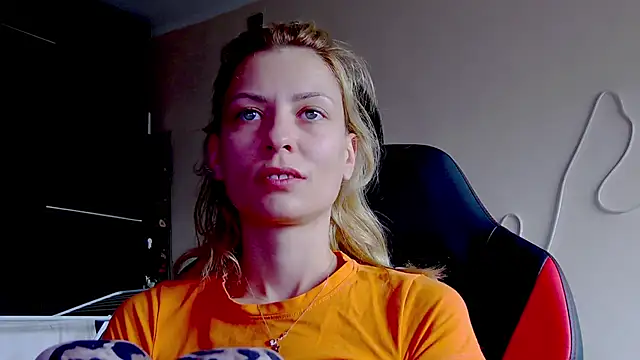 Snapshot of karo123421 chatting on 10.13.25 karo123421 online show from 10.13.25